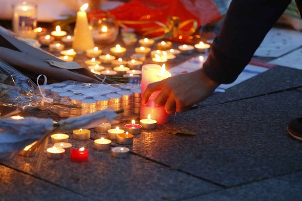 bougies-attentats-paris-13-novembre-2015