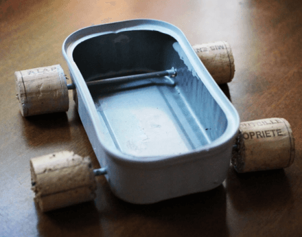 boite de sardines ou paté de foie vides pour faire un camion